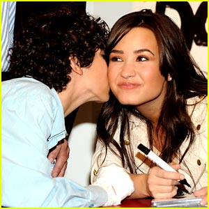 joe jonas a demi lovato.jpg